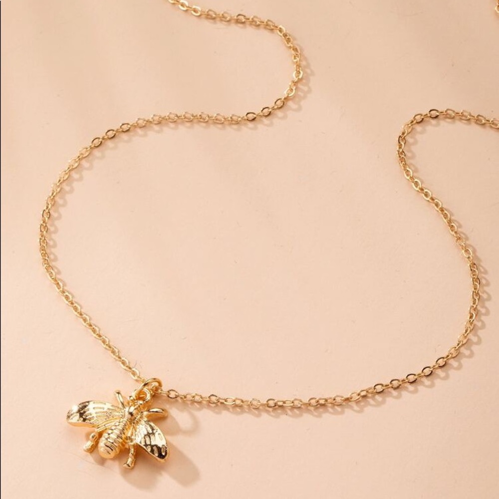 3/$30 💛 Bee Pendant Necklace - Picture 3 of 3